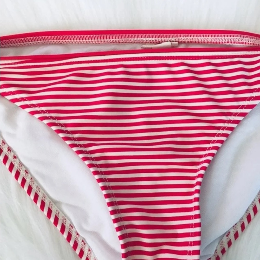 Bikini - Picture 3 of 7